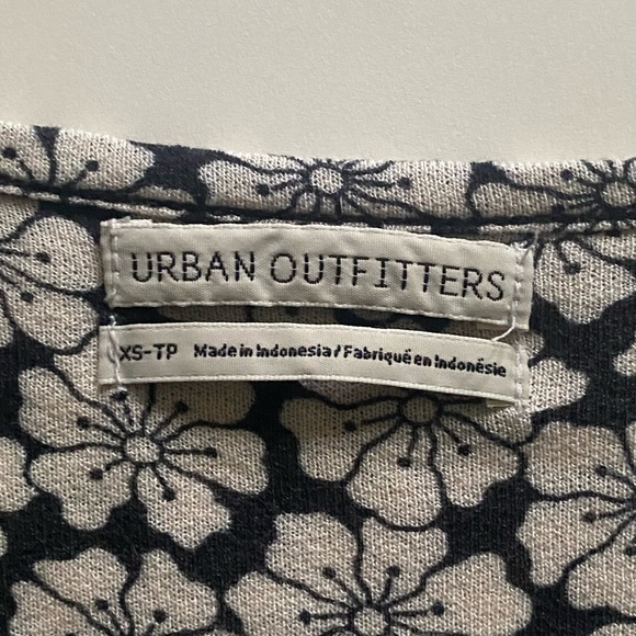 Urban Outfitters cropped button down tee - Picture 2 of 3